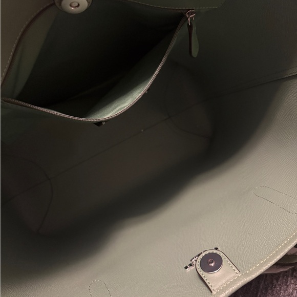 Coach Soft Green city Tote with Scarf - Picture 4 of 15